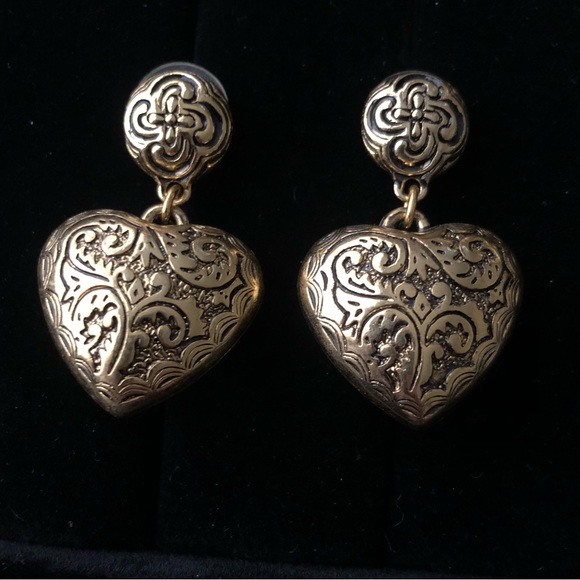 Vintage gold tone heart earring lot- 3 pairs stud etched design, AVON drop style - Picture 4 of 11